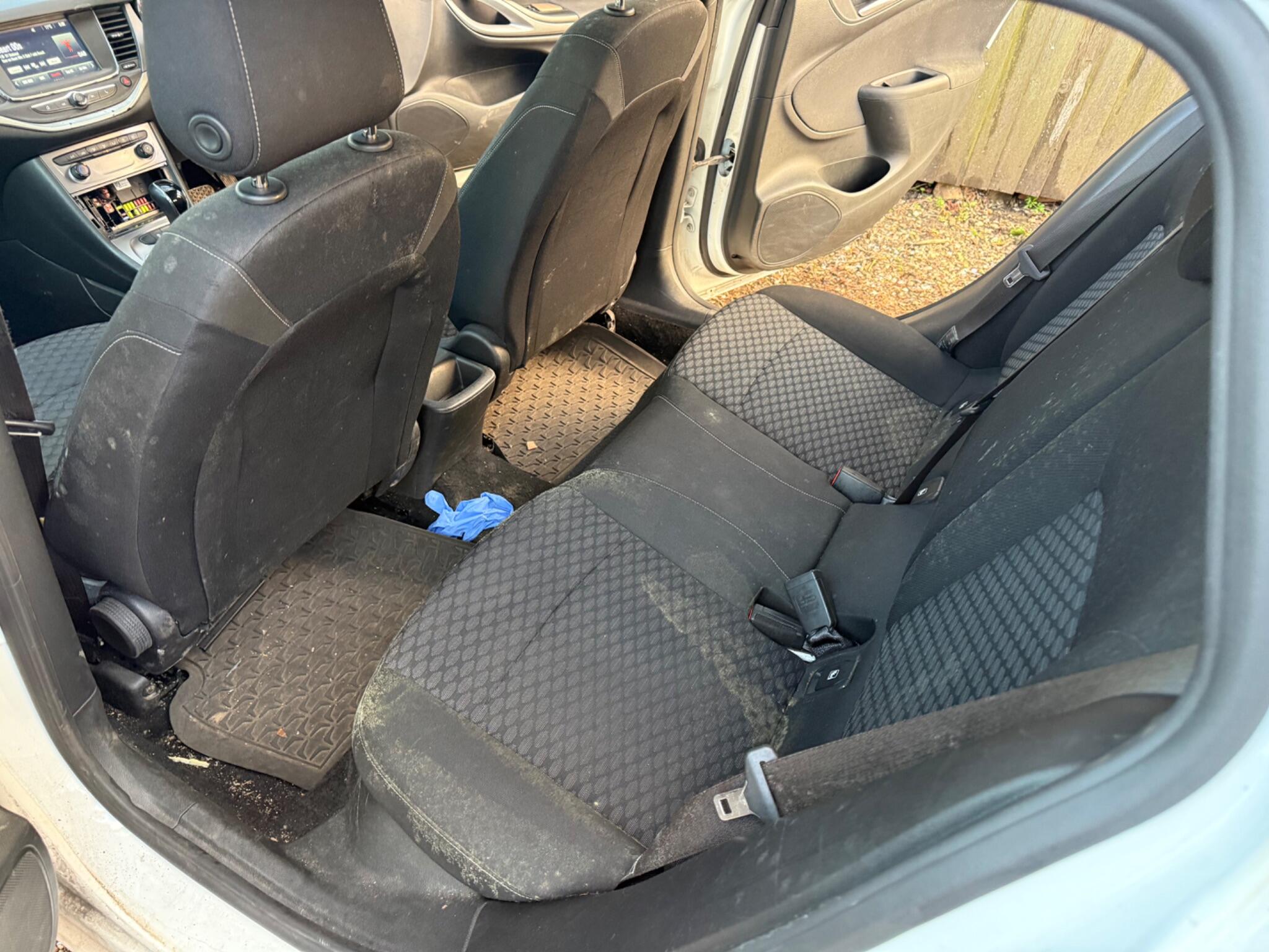 Vauxhall Astra 1.6 CDTi BlueInjection SRi Nav Sports Tourer Auto Euro 6 (s/s) 5dr — photo 34 of 44